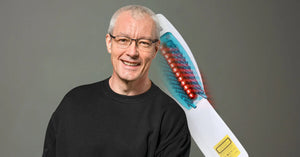 การบำบัดภาวะผมบางจากพันธุกรรมด้วยอุปกรณ์ HairMax LaserComb ด้วยวิธีการแบบสุ่ม